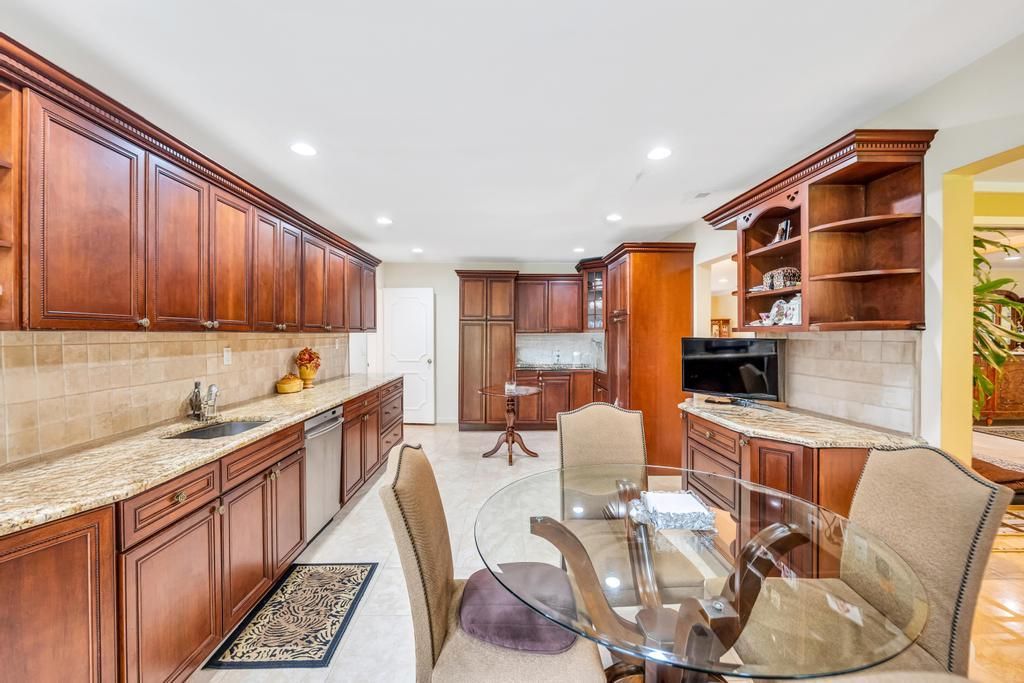 Dining room, Interior, Kitchen, Recessed Lighting