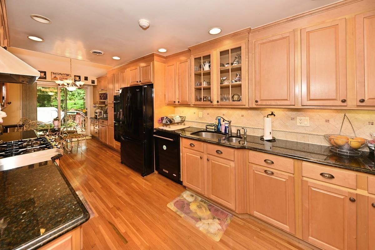 Dining room, Interior, Kitchen, Recessed Lighting, Wood Texture Flooring