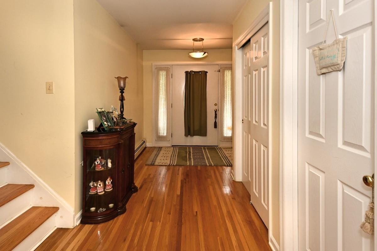 Interior, Pendant Lights, Wood Texture Flooring