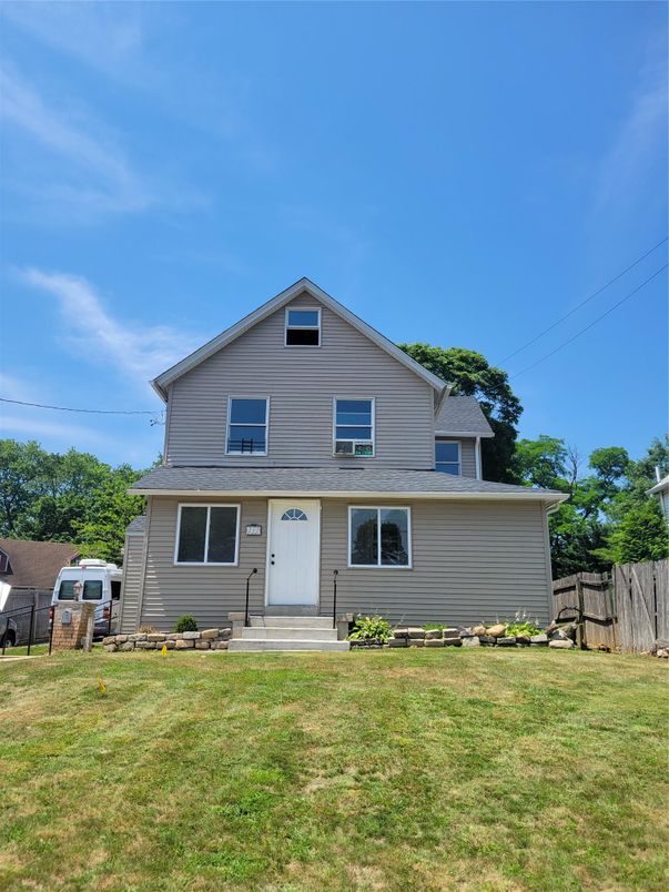 Backyard, Exterior, Facade, Split Level