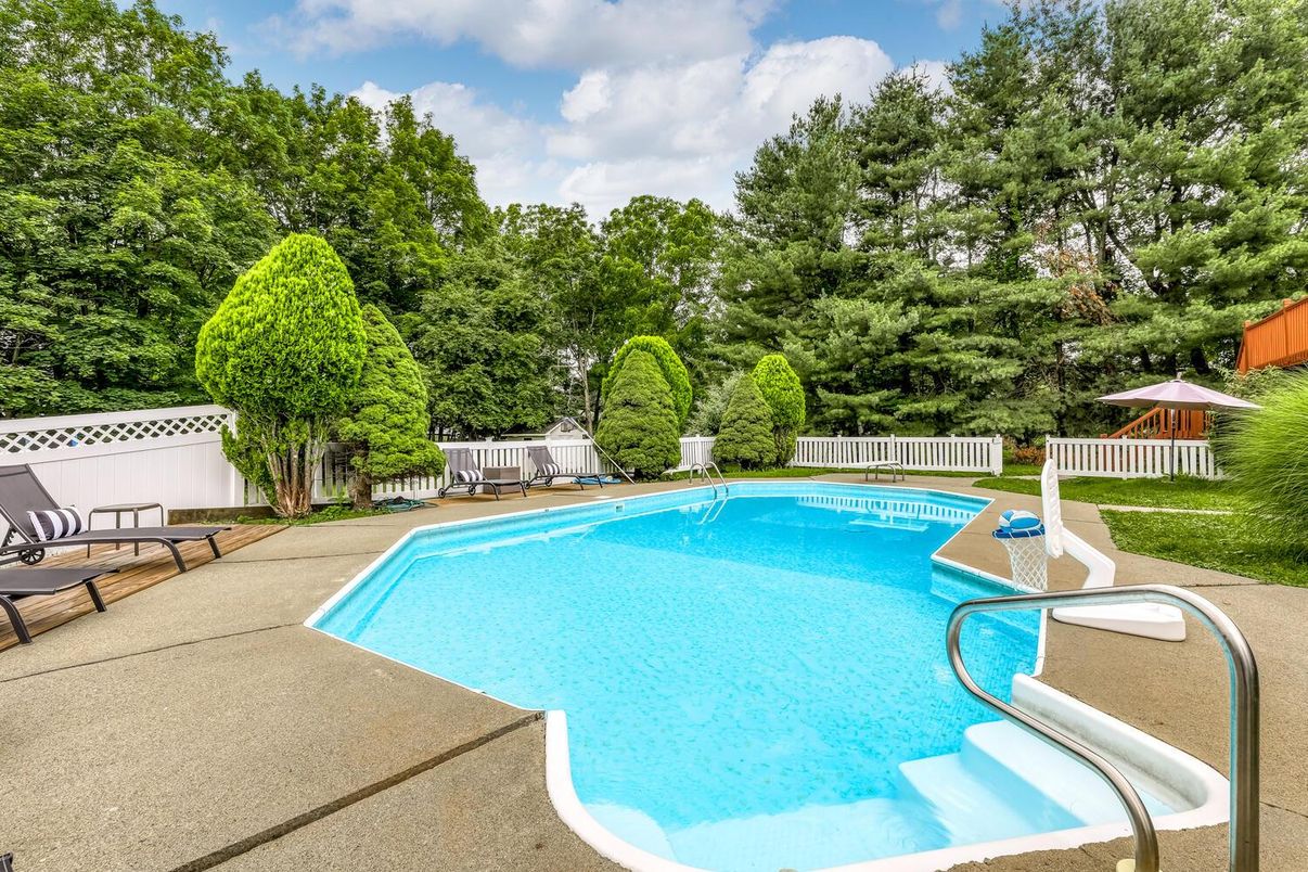 Exterior, Pool