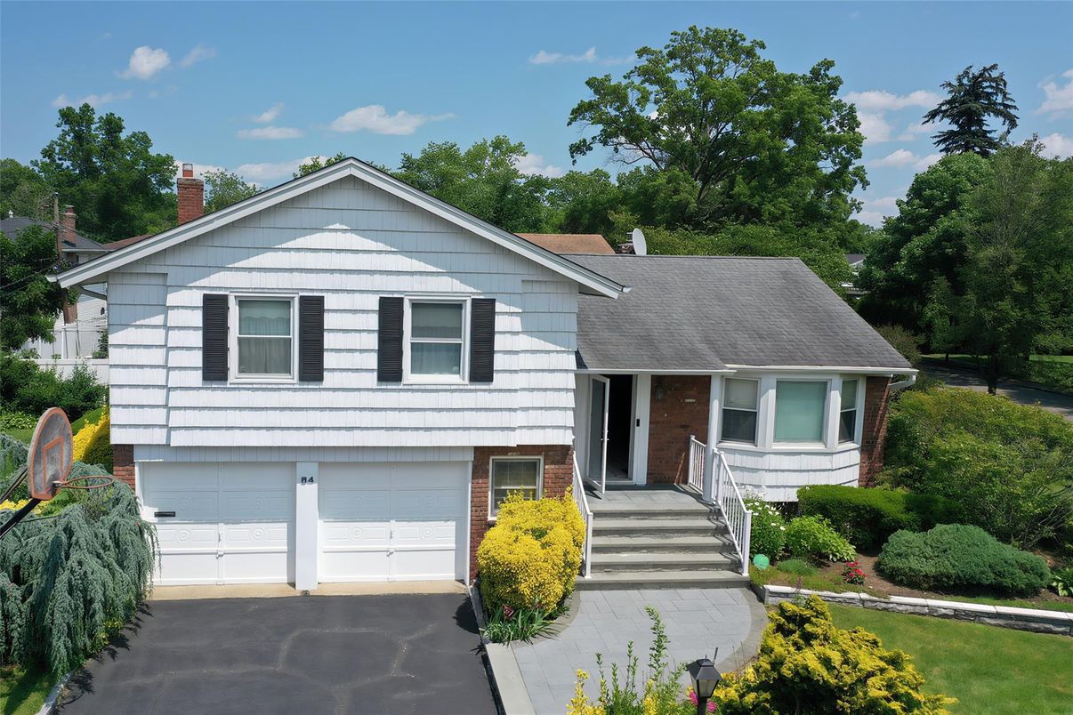 Attached, Exterior, Facade, Brick Facade, Split Level