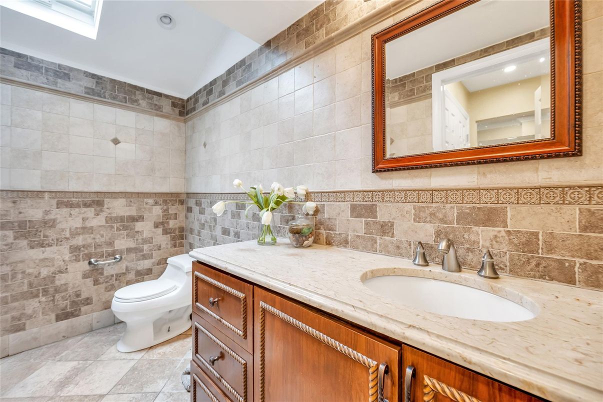 Bathroom, Interior, Recessed Lighting