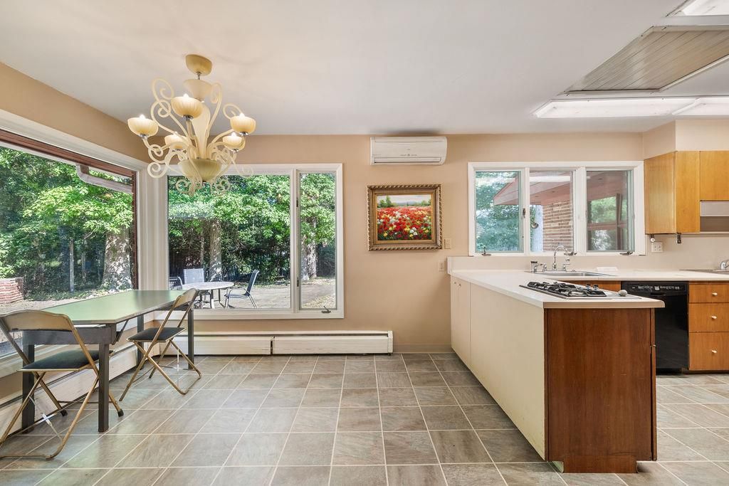 Chandelier, Dining room, Interior, Kitchen