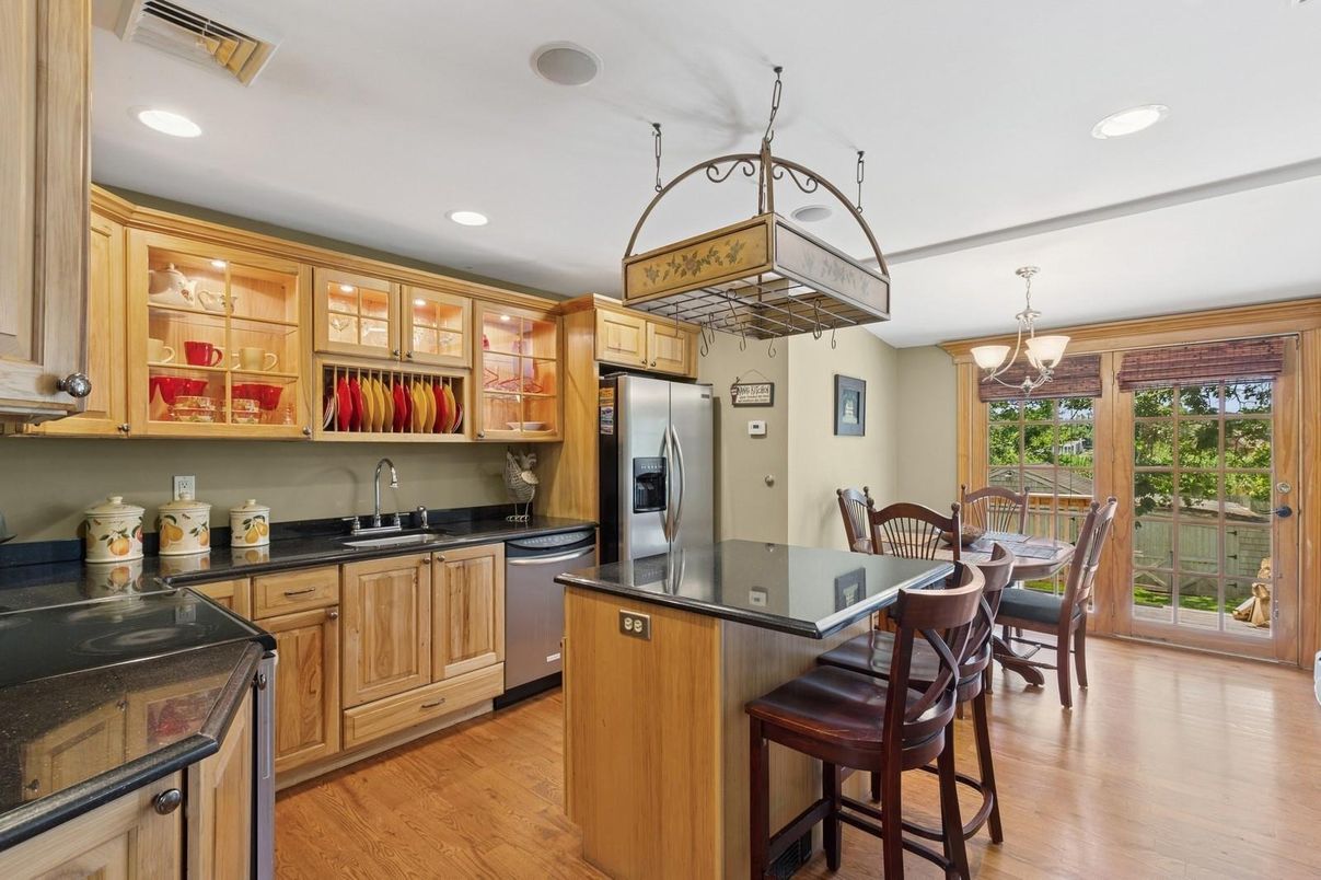 Dining room, Interior, Kitchen, Pendant Lights, Recessed Lighting, Wood Texture Flooring
