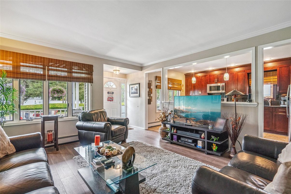 Interior, Kitchen, Living room, Pendant Lights, Stainless Steel Appliances, Wood Texture Flooring