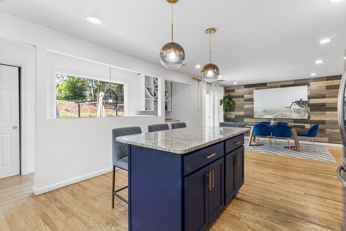 Dining room, Interior, Kitchen, Pendant Lights, Recessed Lighting, Wood Texture Flooring