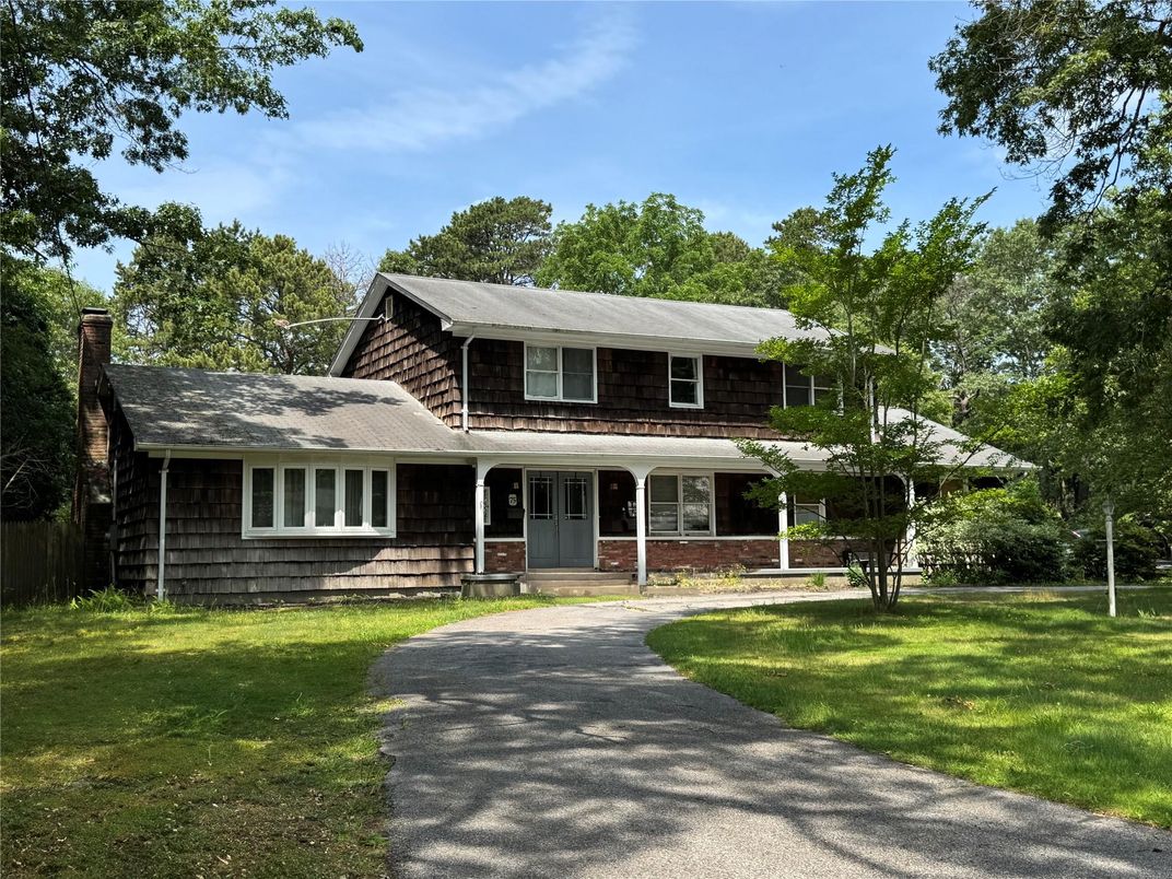 Exterior, Facade, Log Home