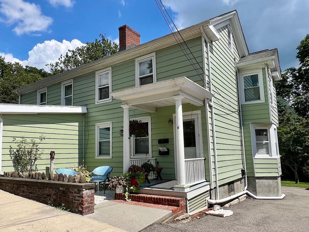 Exterior, Facade, American Foursquare