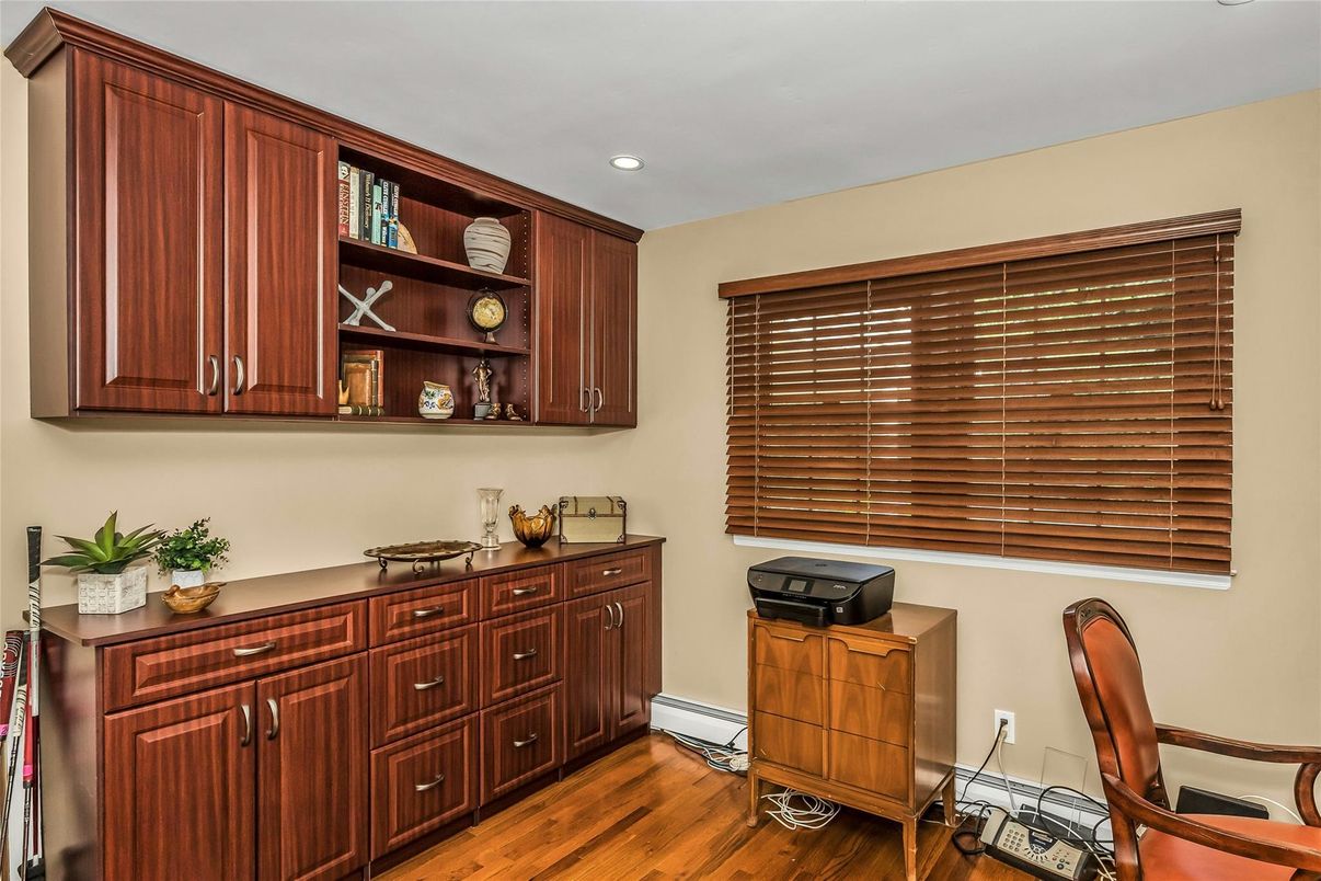 Home Office, Interior, Recessed Lighting, Wood Texture Flooring