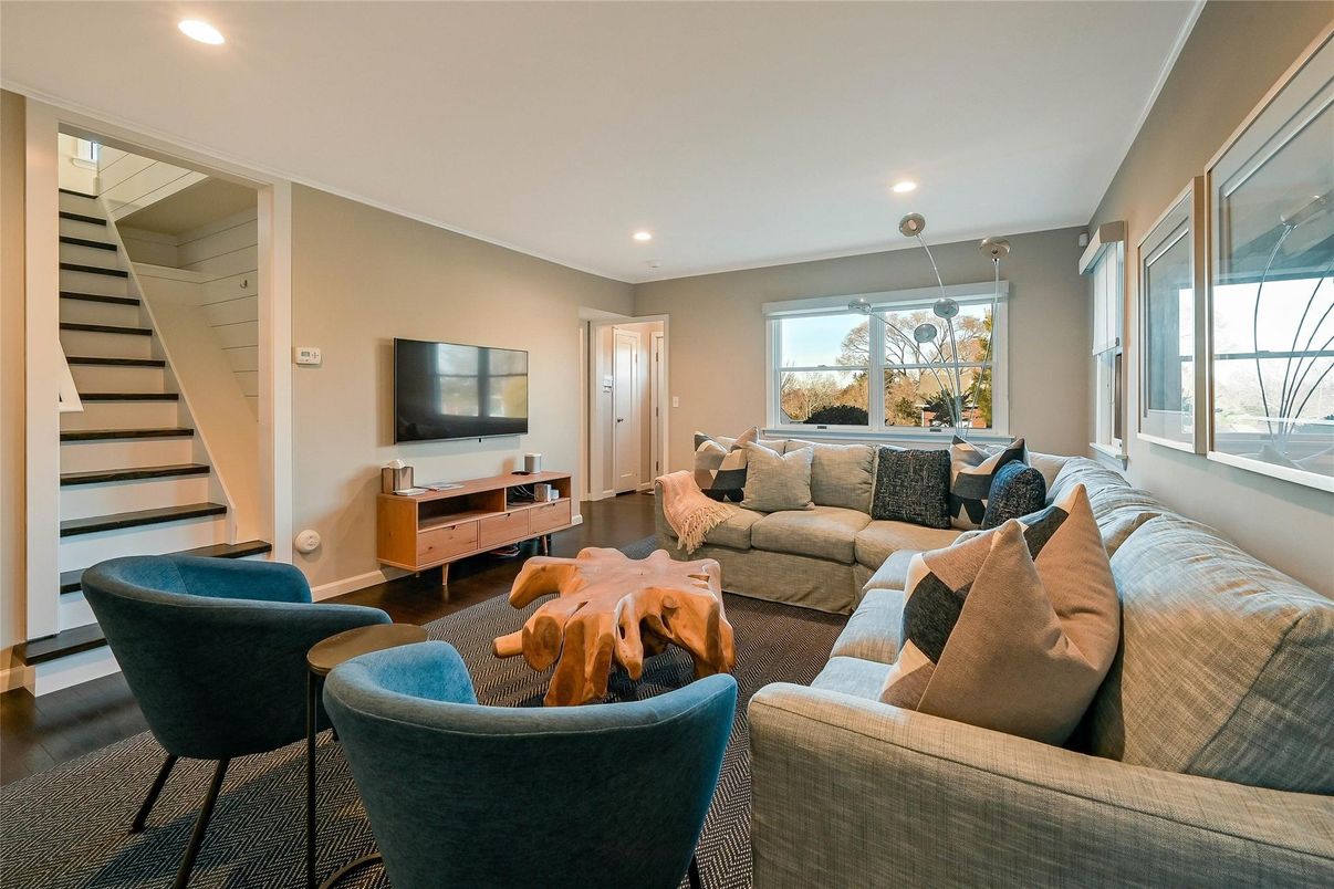 Interior, Living room, Recessed Lighting, Wood Texture Flooring
