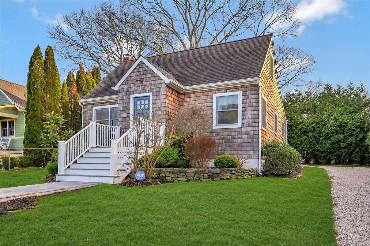 Exterior, Facade, Cape Cod