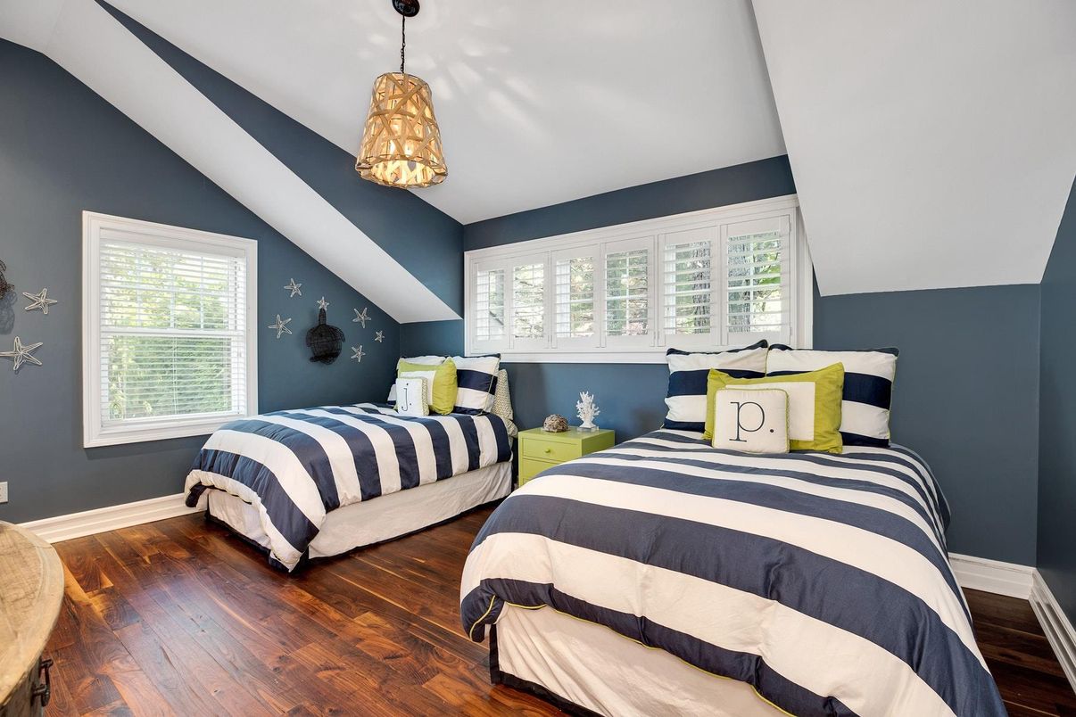 Bedroom, Interior, Pendant Lights, Wood Texture Flooring