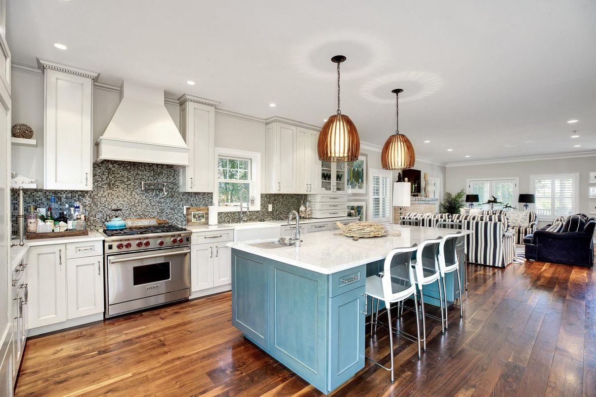 Interior, Kitchen, Living room, Pendant Lights, Recessed Lighting, Stainless Steel Appliances, Wood Texture Flooring