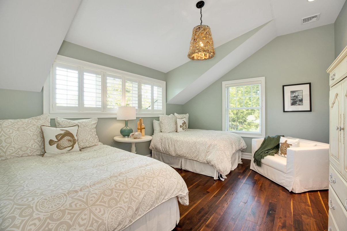 Bedroom, Interior, Pendant Lights, Recessed Lighting, Wood Texture Flooring
