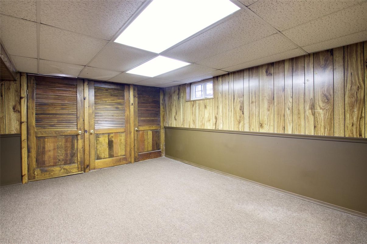 Empty room, Interior, Recessed Lighting, Wooden Walls