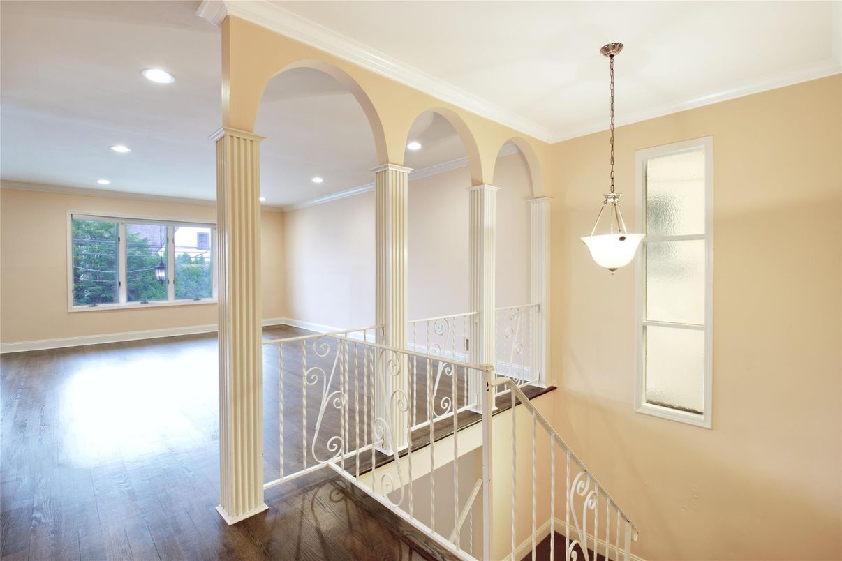 Interior, Pendant Lights, Recessed Lighting, Wood Texture Flooring