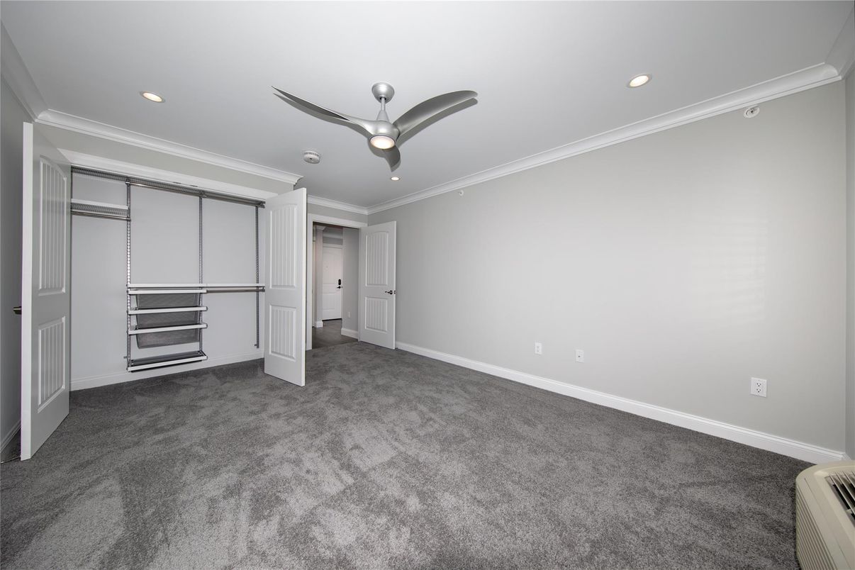 Empty room, Interior, Recessed Lighting