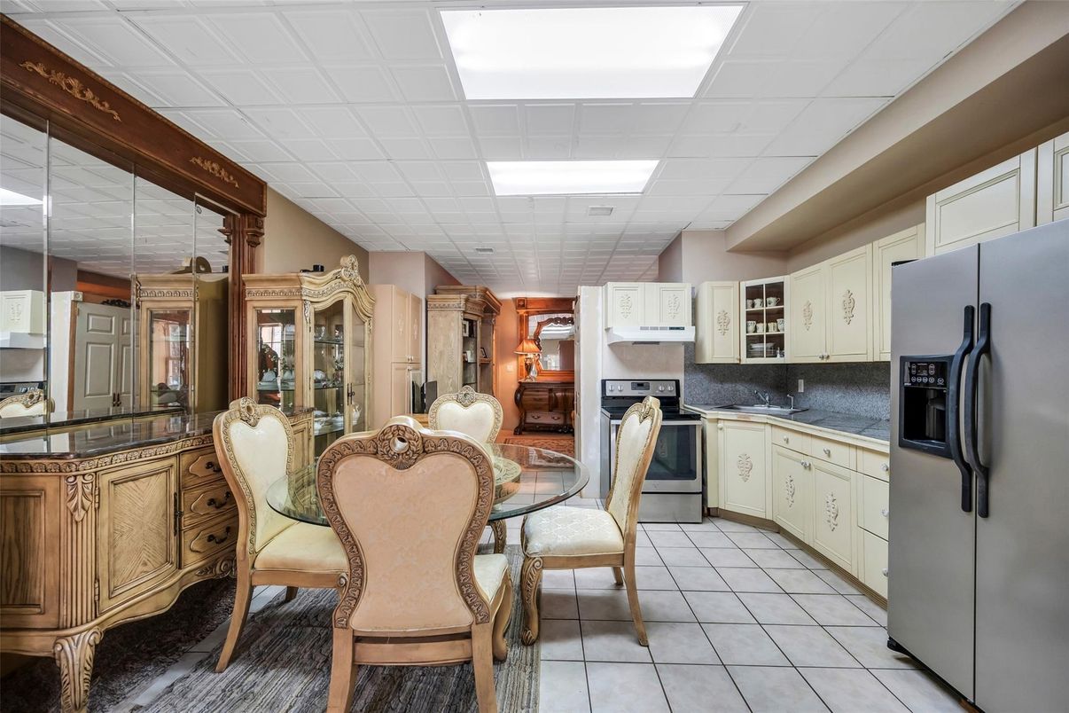 Dining room, Interior, Kitchen, Recessed Lighting