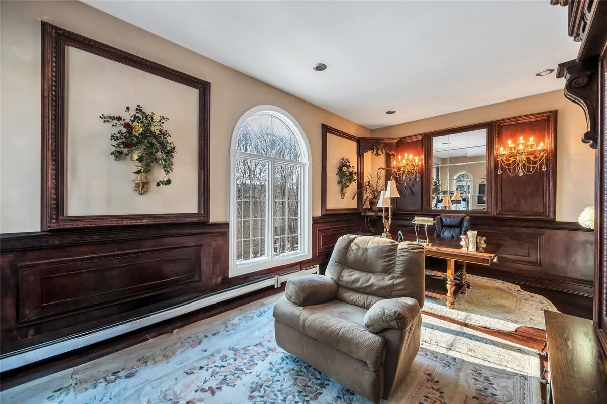Home Office, Interior