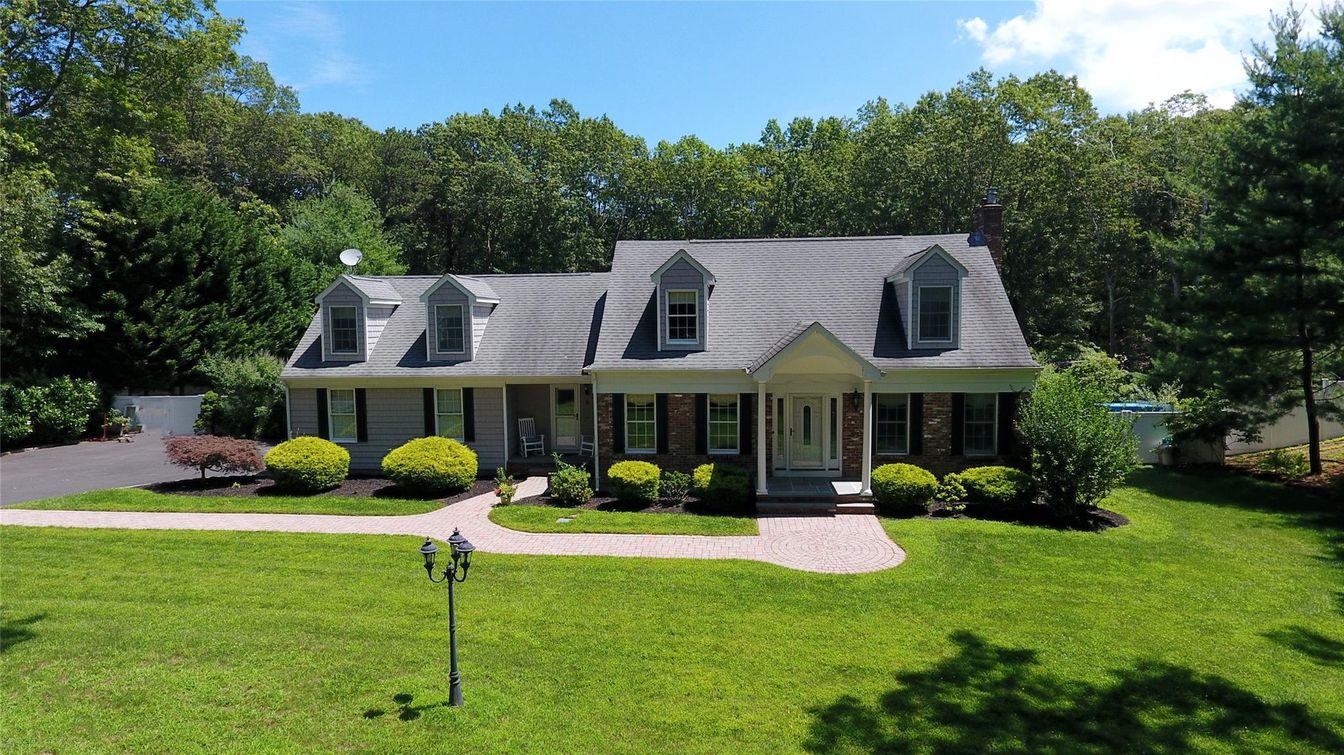 Exterior, Facade, Cape Cod