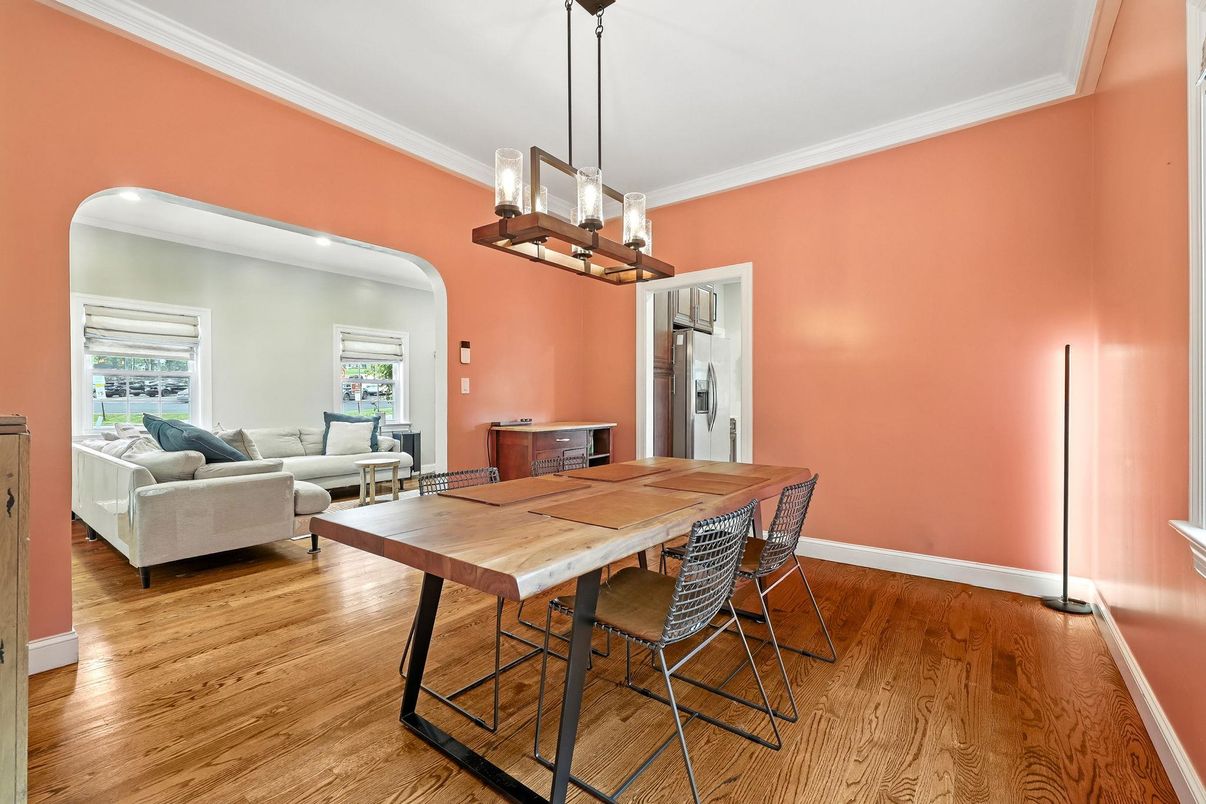 Dining room, Interior, Living room, Pendant Lights, Recessed Lighting, Wood Texture Flooring