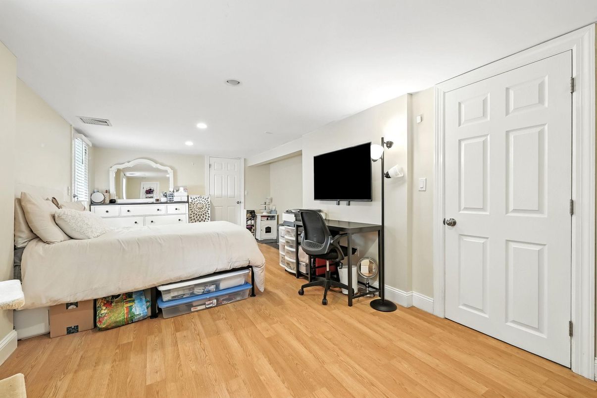Bedroom, Home Office, Interior, Recessed Lighting, Wood Texture Flooring