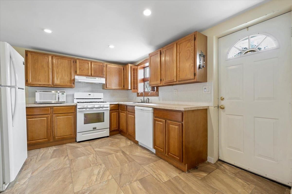 Interior, Kitchen, Recessed Lighting, Wood Texture Flooring