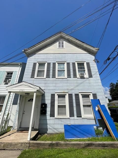 Exterior, Facade, Queen Anne Victorian