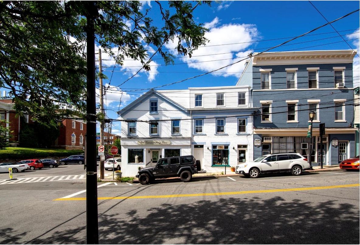 Exterior, Facade, Rowhouse