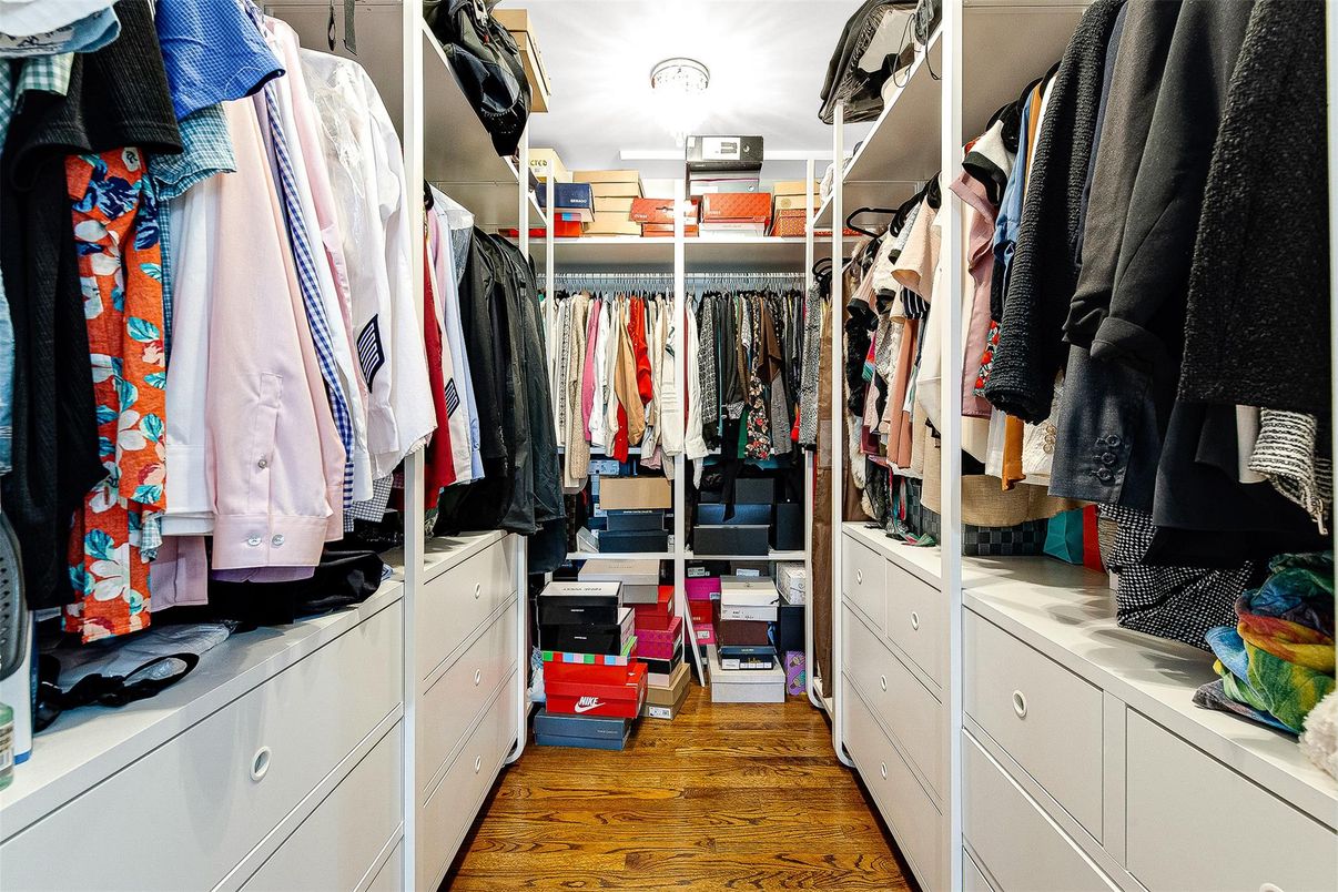 Interior, Walk-in Closets, Wood Texture Flooring