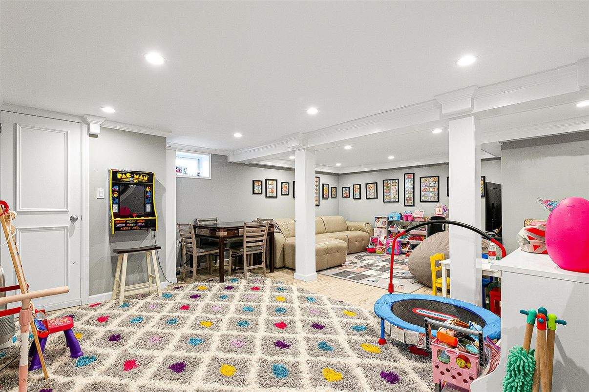 Dining room, Interior, Recessed Lighting