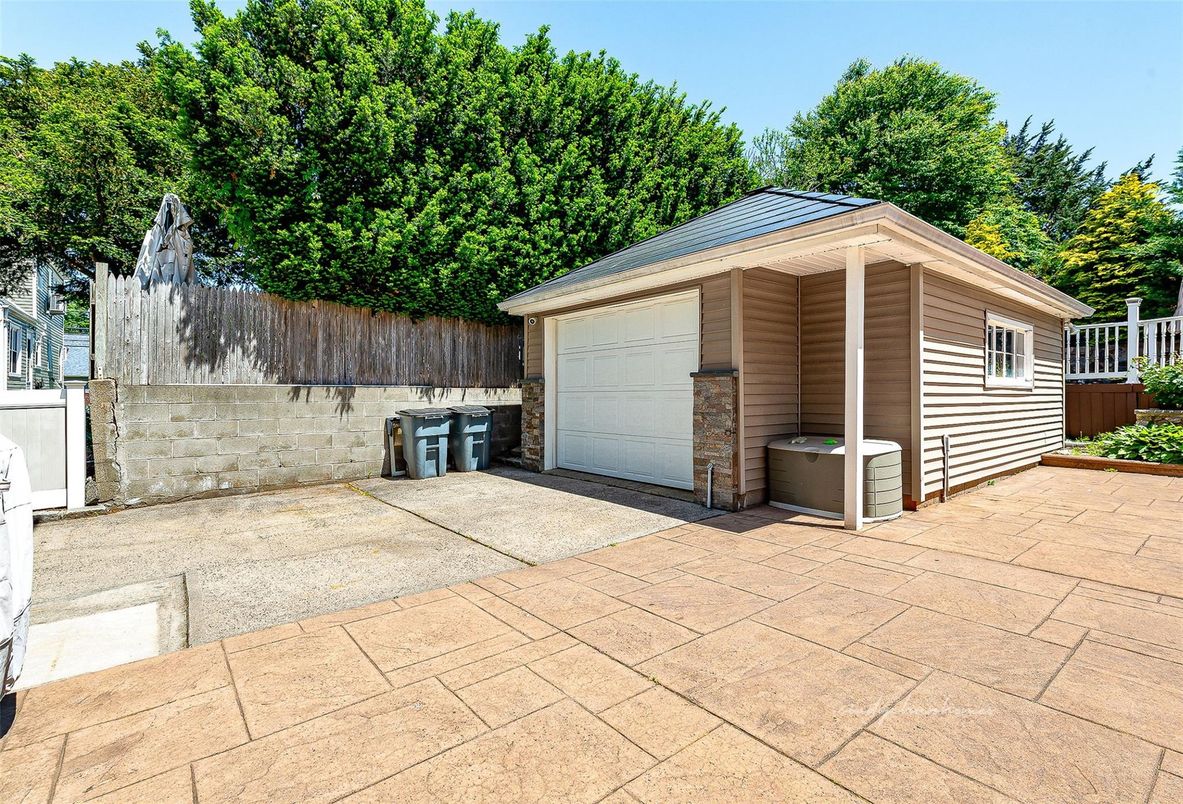 Detached Garage, Exterior