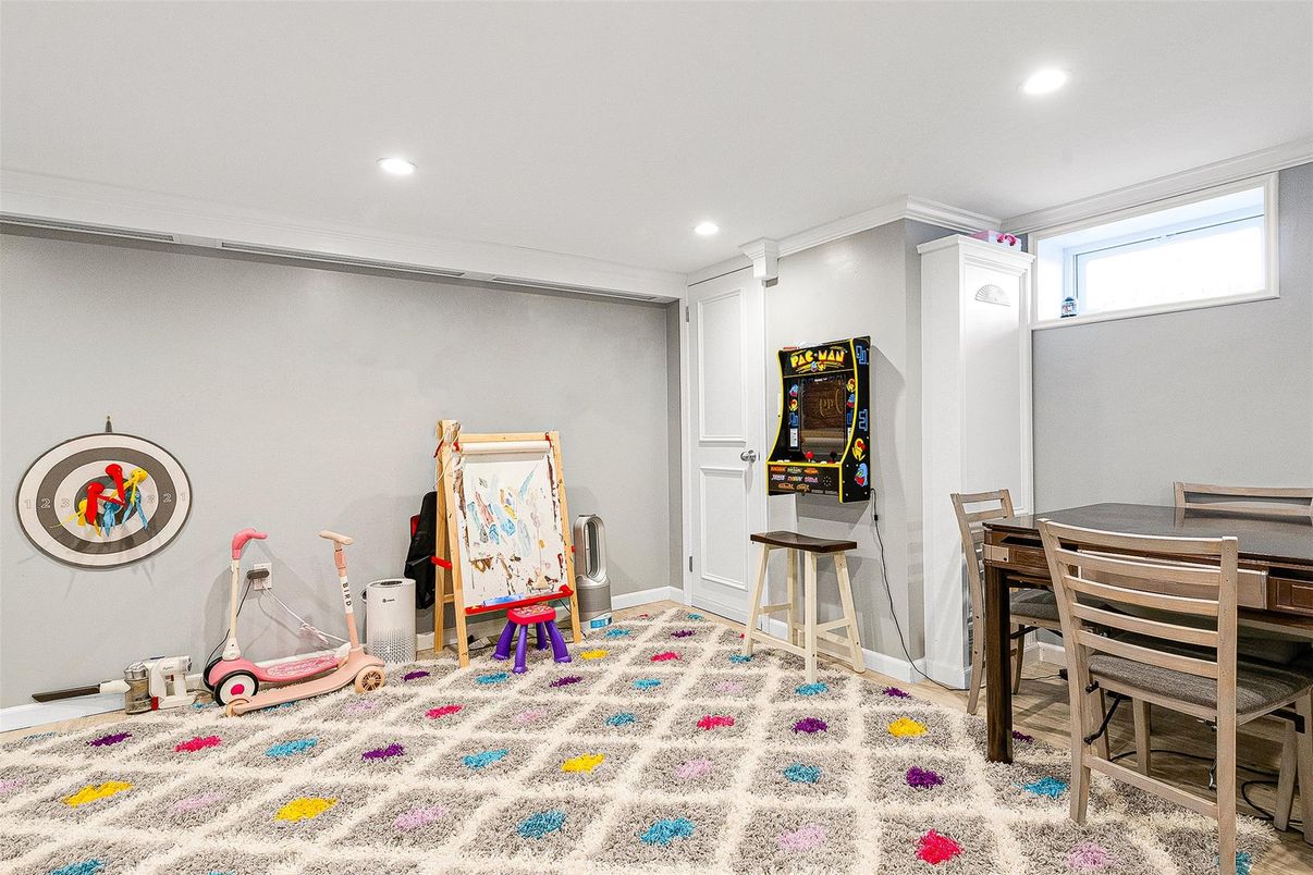 Dining room, Interior, Recessed Lighting