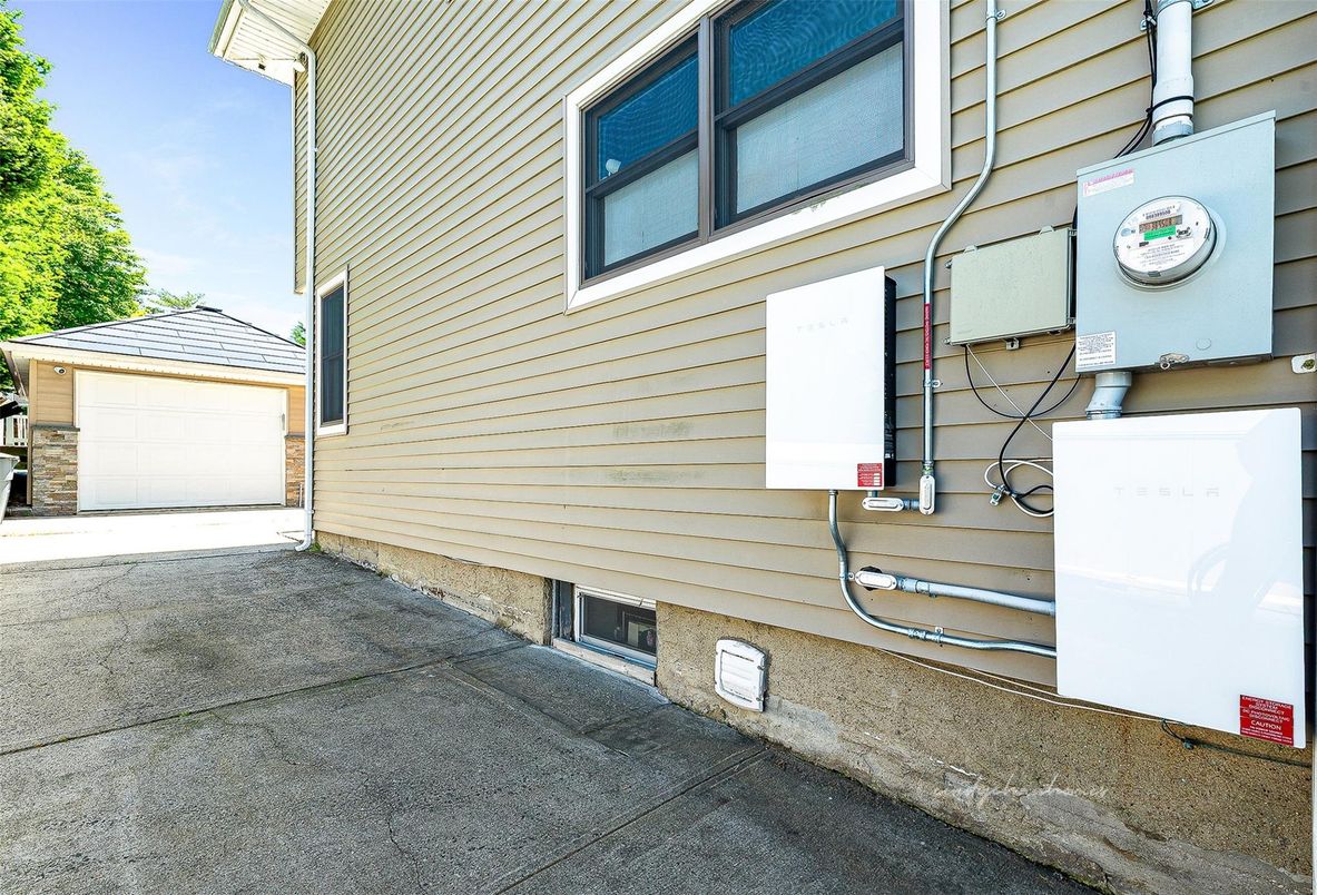 Detached Garage, Exterior