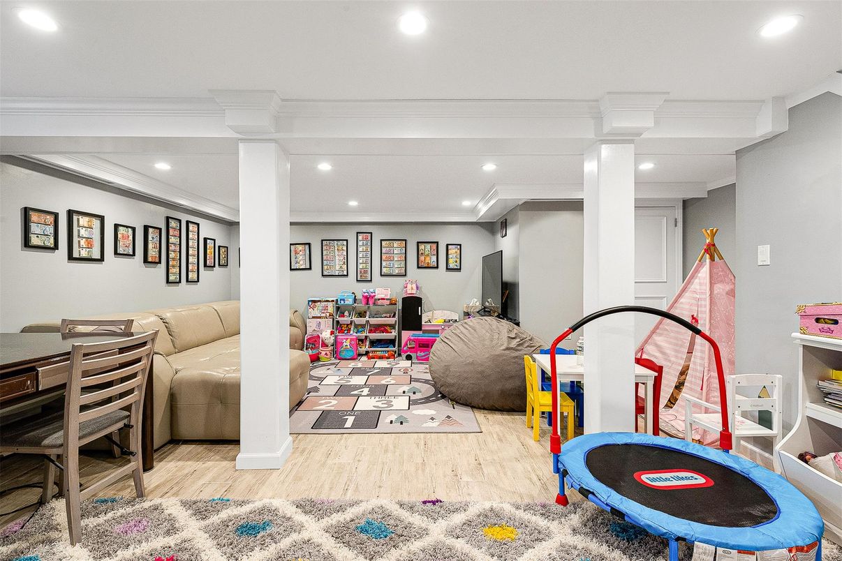 Interior, Recessed Lighting, Wood Texture Flooring