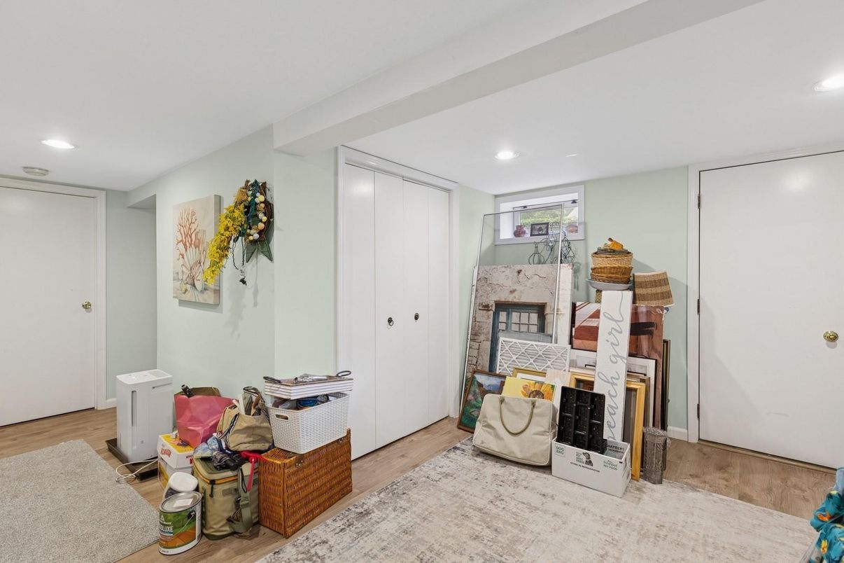 Interior, Recessed Lighting, Wood Texture Flooring