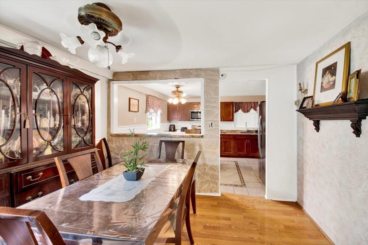 Chandelier, Dining room, Interior, Kitchen, Wood Texture Flooring