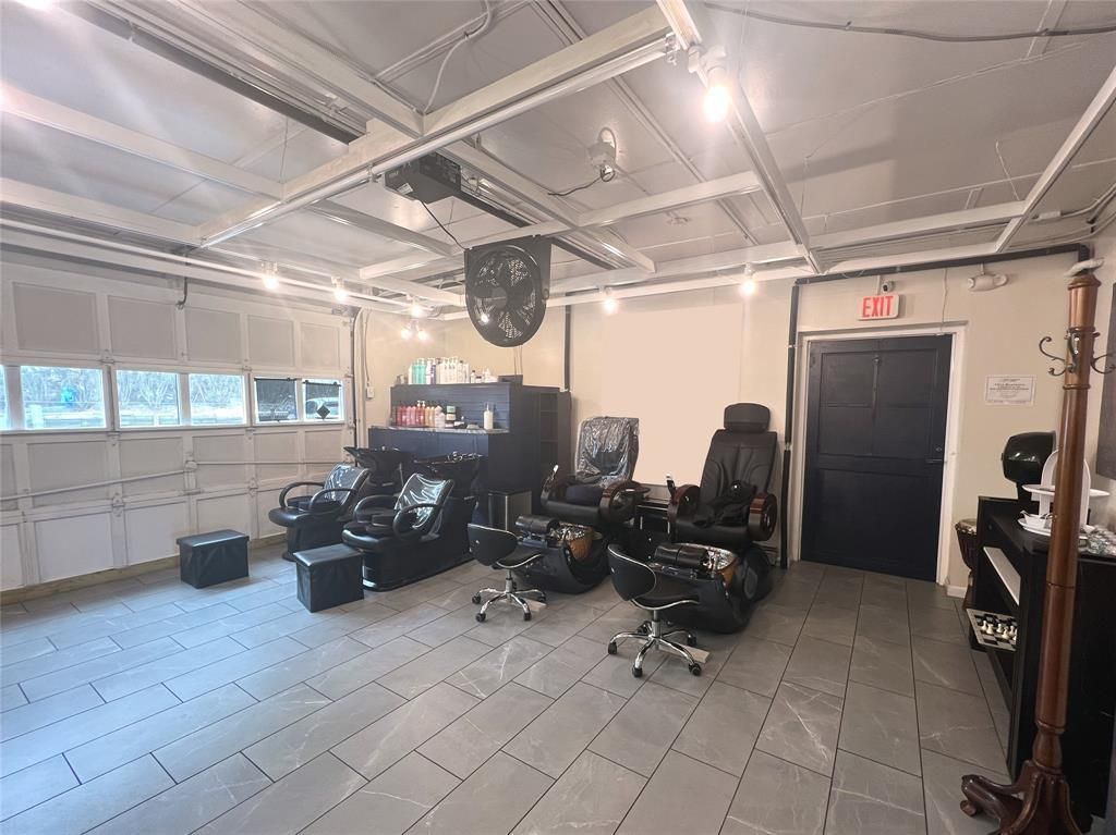 Garage, Interior