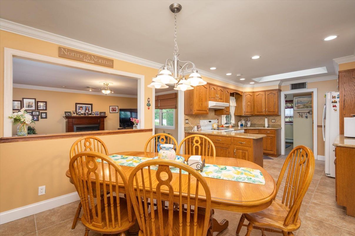 Dining room, Interior, Kitchen, Pendant Lights, Recessed Lighting