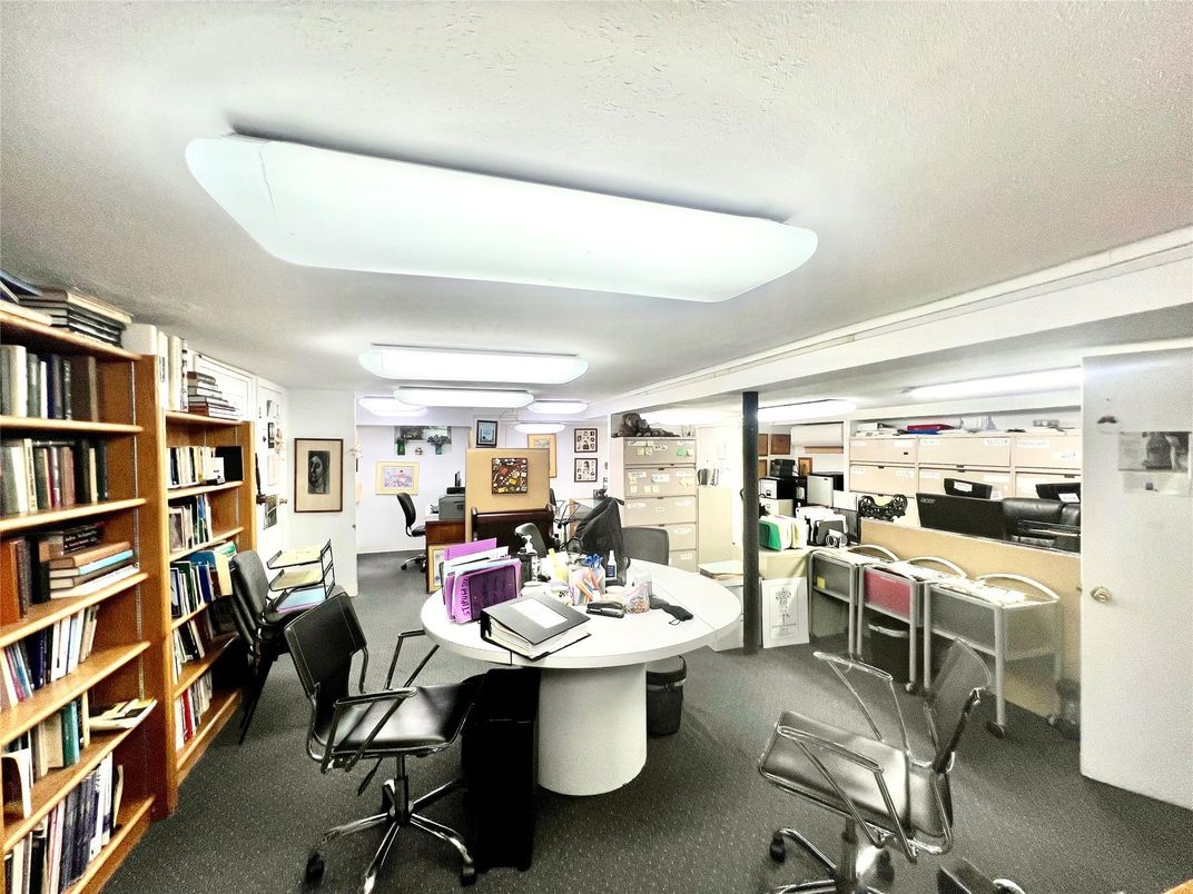Home Office, Interior