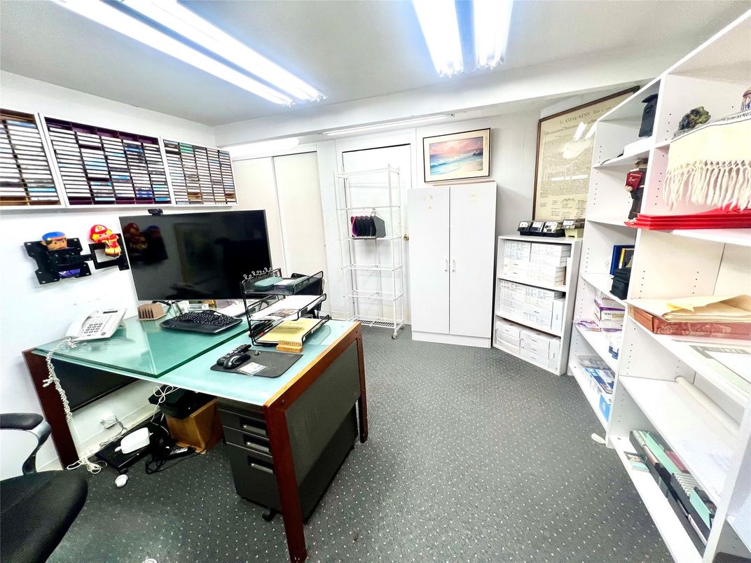 Home Office, Interior