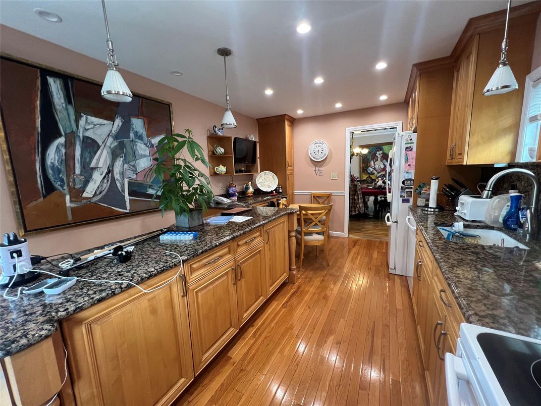 Dining room, Interior, Kitchen, Pendant Lights, Recessed Lighting, Wood Texture Flooring