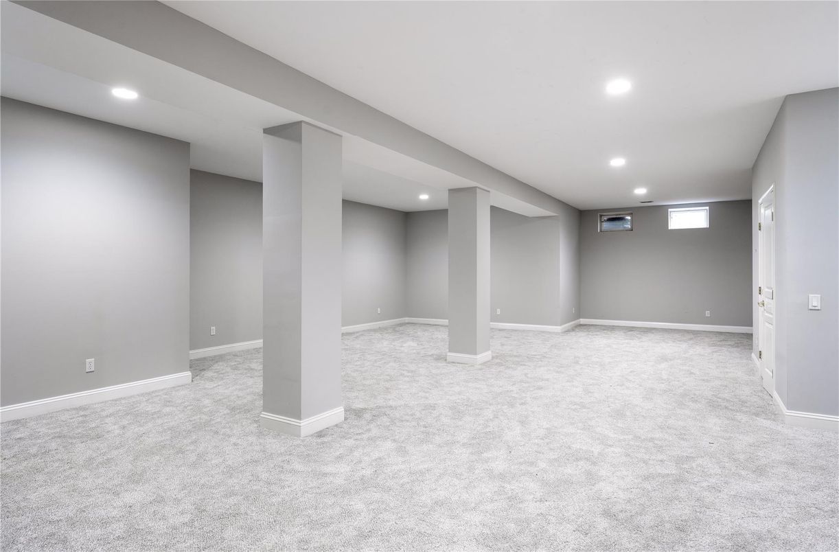Empty room, Interior, Recessed Lighting