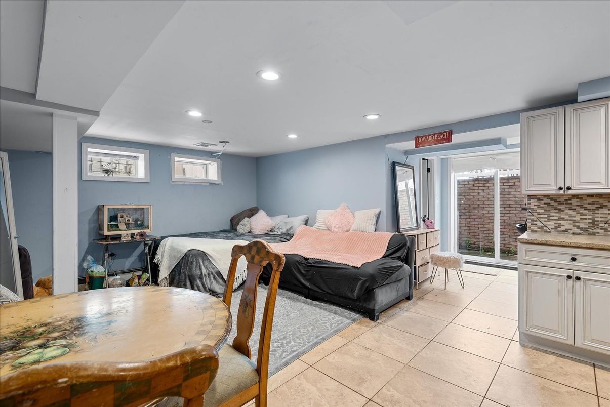 Bedroom, Dining room, Interior, Recessed Lighting