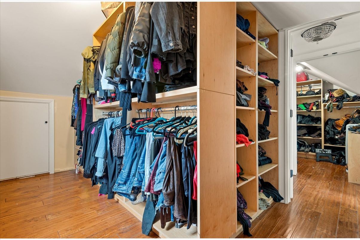 Interior, Walk-in Closets, Wood Texture Flooring