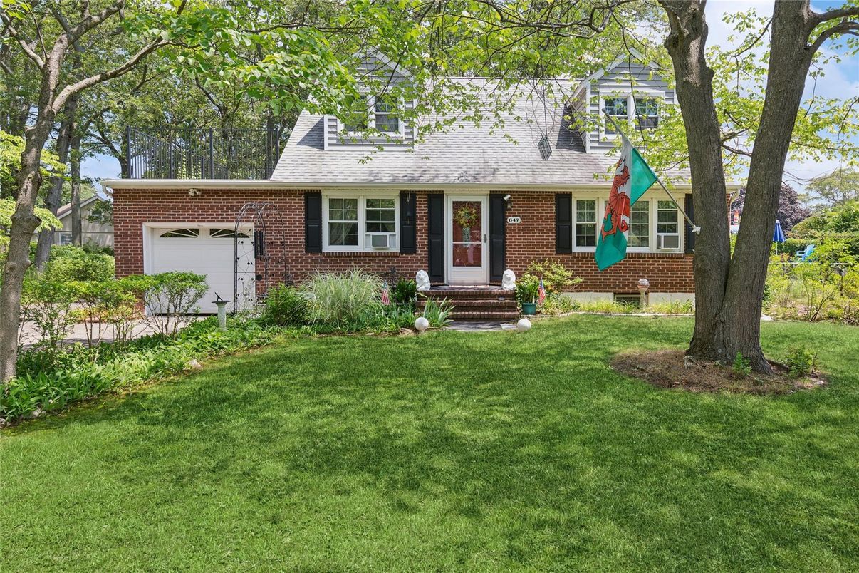Attached, Exterior, Facade, Brick Facade, Cape Cod