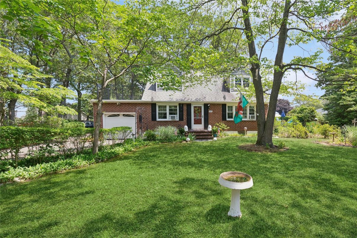 Attached, Exterior, Facade, Brick Facade, Cape Cod