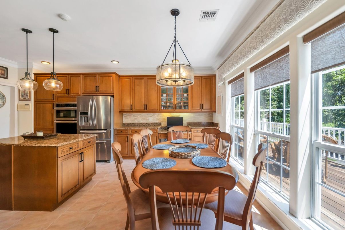 Dining room, Interior, Kitchen, Pendant Lights, Recessed Lighting, Stainless Steel Appliances
