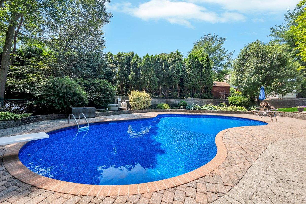 Exterior, Pool